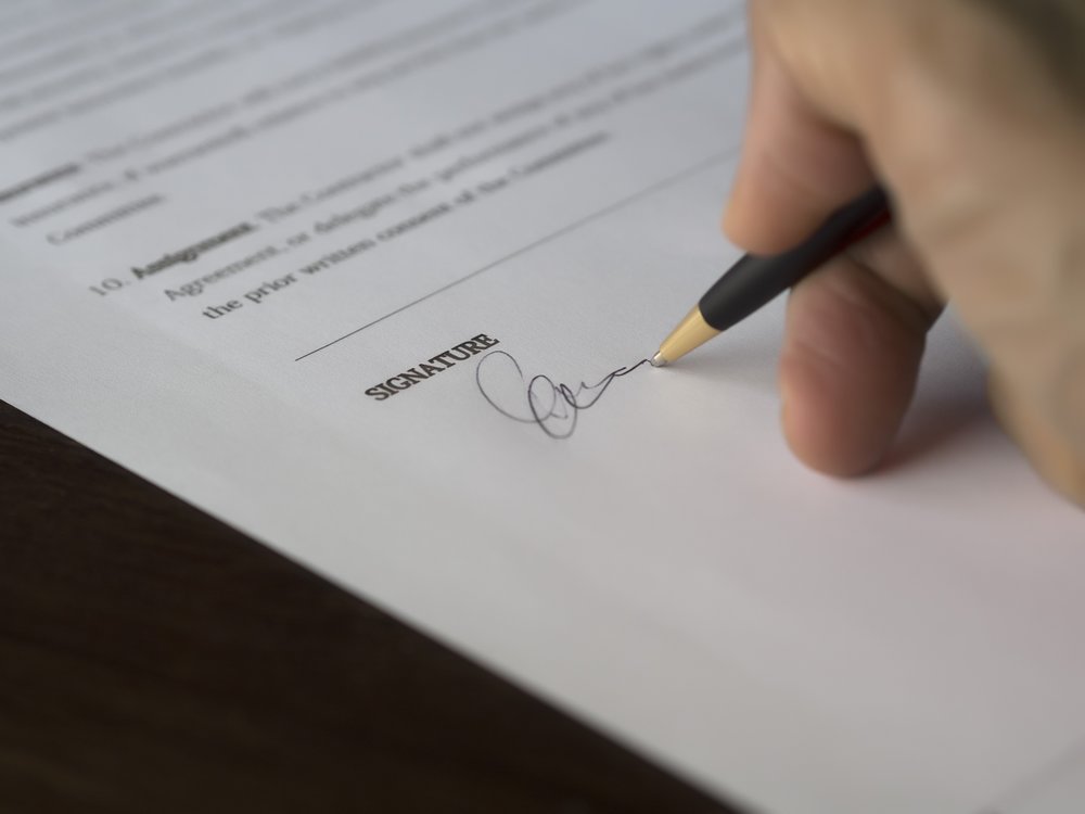 agreement-blur-business-261621.jpg