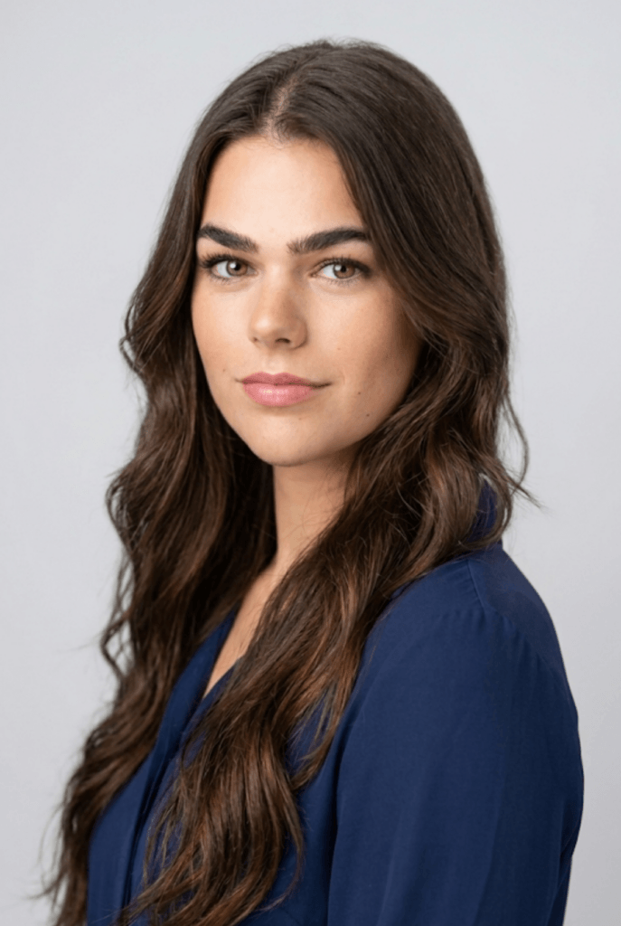 Anna Demsey Headshot